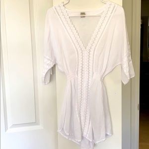 White beach 🏖 cover up